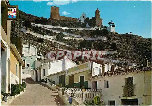 Cartes postales moderne Cullera Rue typique au fond le Chateau