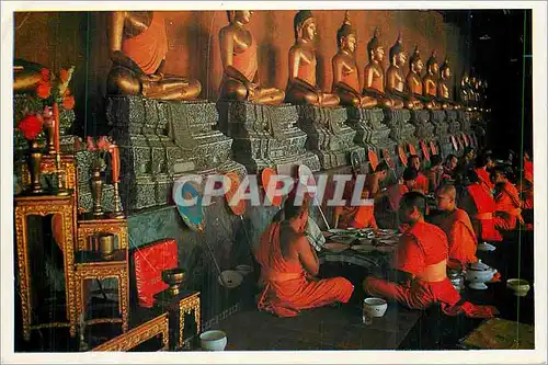 Cartes postales moderne Many Buddhist give the feasts to the priests in the Festive Merit