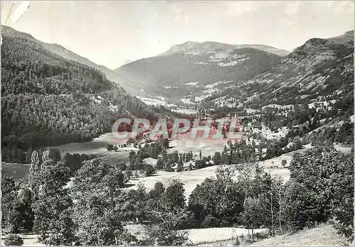Cartes postales moderne Laveissiere Cantal Vallee de l'Allagnon au loin le Puy Griou