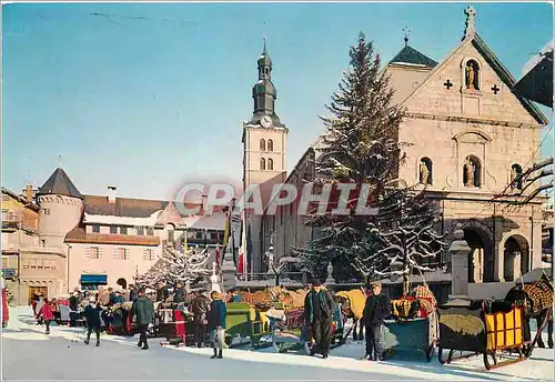 Cartes postales moderne Megeve Hte Savoie Capitale du Ski La place de la mairie l'Eglise et le prieure