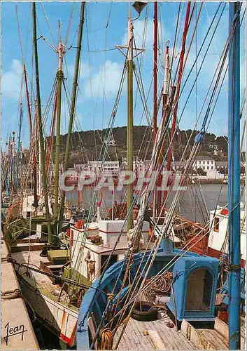 Cartes postales moderne La Bretagne Audierne Thoniers a quai Bateaux