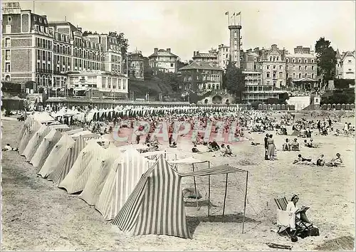 Cartes postales moderne Dinard Un Coin de la Plage et l'Hotel Crystal