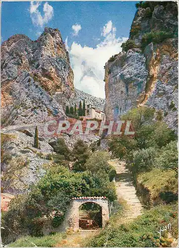 Cartes postales moderne Moustiers Sainte Marie BA Le Chemin de Croix aboutissant a la Chapelle de ND de Beauvoir