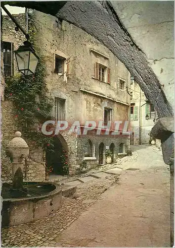 Cartes postales moderne Peille Alpes Maritimes Fontaine gothique place du Mont Agel