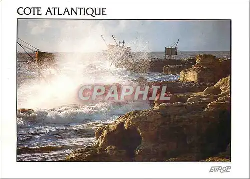 Cartes postales moderne Cote Atlantique Tempete sur les rochers et les carrelets