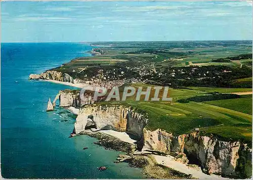 Cartes postales moderne Etretat Seine Maritime Vue d'Avion L'Aiguille la Falaise et la porte d'Aval