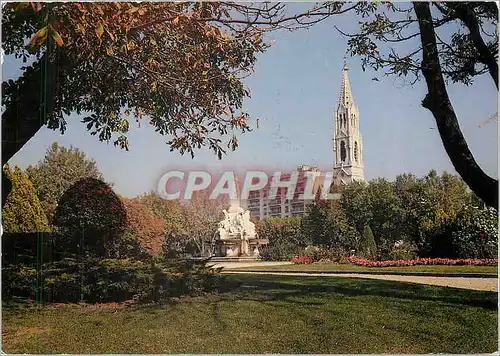 Cartes postales moderne Nimes Gard La Place de la Liberation et la Fontaine Pradier