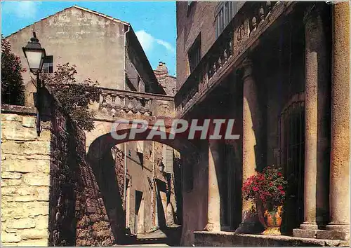 Cartes postales moderne Uzes Gard Vieille Ruelie et Colonnade de l'Hotel du Baron de Castille