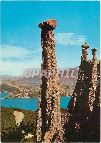 Cartes postales moderne Les Alpes sur la route Briancon Barcelonnette les Demoiselles Coiffees du Sauze et Lac de Serre
