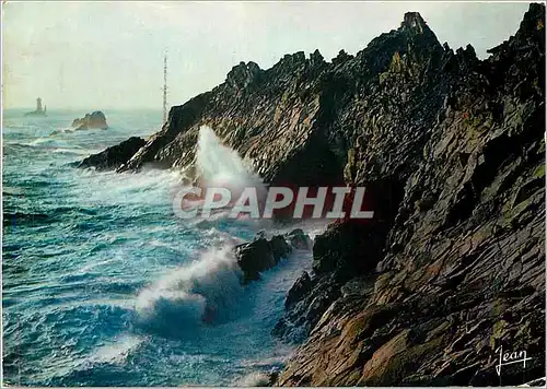 Cartes postales moderne La Bretagne Tempete d'Equinoxe sur la Pointe du Raz et le phare de la Vieille Sud Finistere