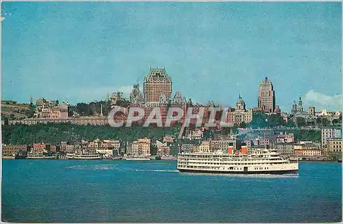 Cartes postales moderne The Quebec Waterfront and skyline showing a Saquenay cruise steamer passing the Chateau Frontena