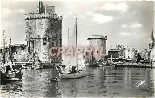 Moderne Karte La Rochelle Ch Mme Un yacht et les Tours de l'Entree du Port Bateaux