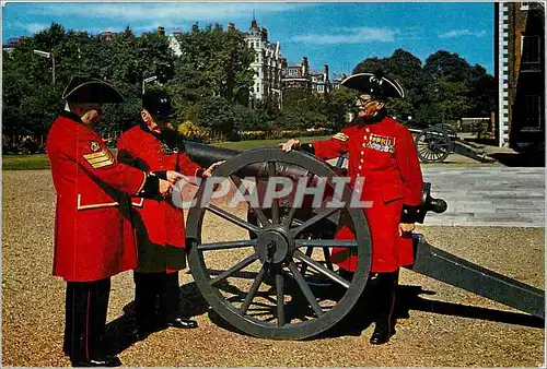 Moderne Karte Chelsea Pensioners London Still magnificent in their colorful uniforms Militaria