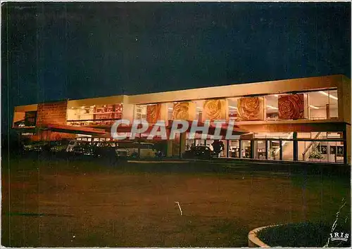 Cartes postales moderne Republique Federale du Cameroun Yaounde L'Aeroport vu de nuit