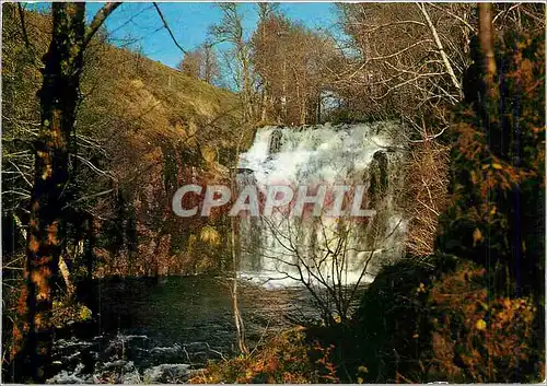 Cartes postales moderne Sous bois d'Auvergne Tanton d'immenses roches pendaient en ruines au dessus de ma tete