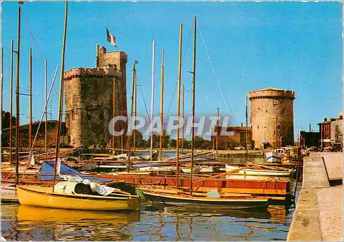 Cartes postales moderne La Rochelle (Char Mar) La Tour Nicolas et la Tour de la Chaine Bateaux