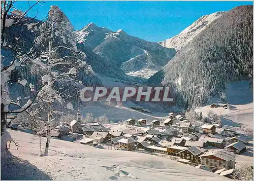 Cartes postales moderne Areches (Savoie) Vue generale au second plan le pittoresque village de la Thuile