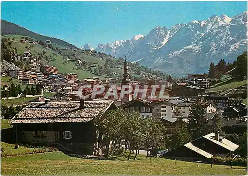 Cartes postales moderne La Clusaz (Haute Savoie) Alt 1100 m Vue generale avec la chaine des Aravis