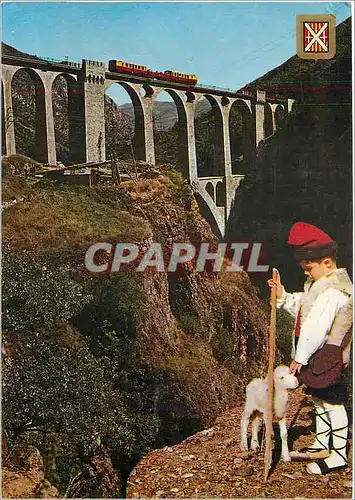 Cartes postales moderne Lumiere et Couleurs de la Cerdagne Le Pont sejourne et le petit train Sang et Or allant de Ville