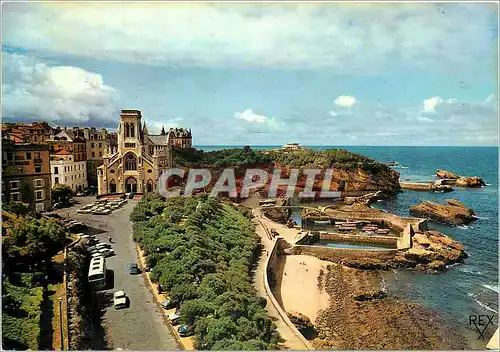 Cartes postales moderne Biarritz (Pyr Atl) L'Atalaye et le Pont des Pecheurs a gauche l'Eglise St Eugenie