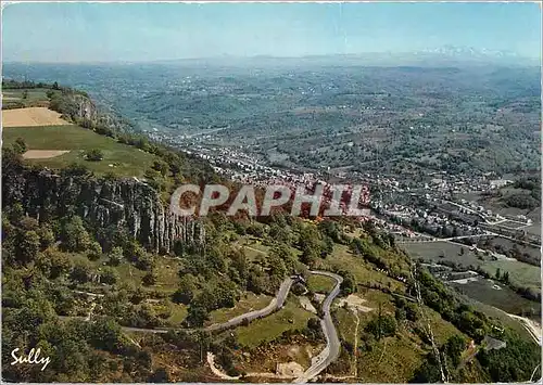 Cartes postales moderne Bort les Orgues (Correze) alt 432 m a gauche le Plateau des Orgues alt 740 m dans le fond la cha