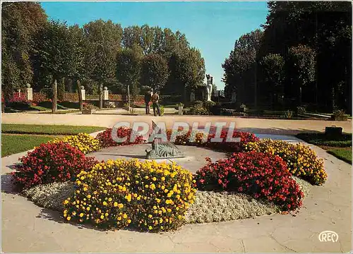 Cartes postales moderne Bourges (Cher) Le Jardin des Pres Fichaux Le cadran solaire Statue de Diane