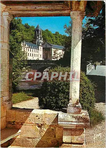 Cartes postales moderne En Perigord Pays des Truffes et des Chateaux Bratome (Dordogne) L'Ancienne Abbaye L'Eglise et le