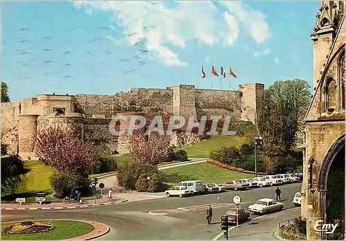 Cartes postales moderne Caen (Calvados) Les Remparts du chateau a droite le portail de l'eglise Saint Pierre