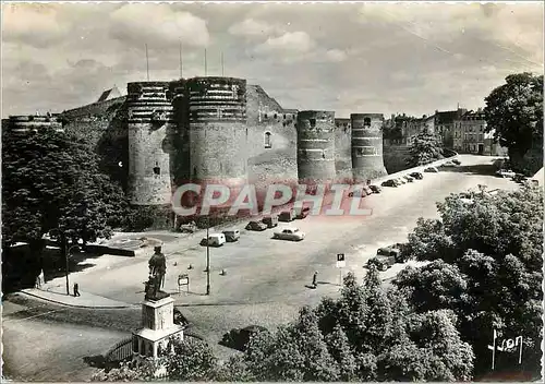 Cartes postales moderne Angers (M et L) Place du Chateau