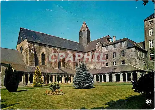 Cartes postales moderne Mortain (Manche) L'Abbaye Blanche Seminaire des Missions Peres du St Esprit Chapelle et Cloitre