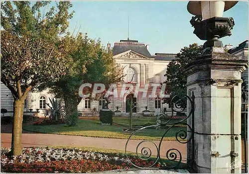 Cartes postales moderne L'Orleanais Montargis (Loiret) L'hotel de ville et les jardins Durzy