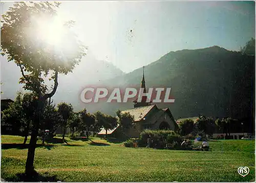Cartes postales moderne Le Massif du Mont Blanc Contre jour sur la Chapelle des Praz au fond les aiguilles de Blaitiere