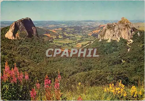 Moderne Karte L'Auvergne en couleurs naturelles les Roches Tuiliere et Sanadoire vues du Col de Guery