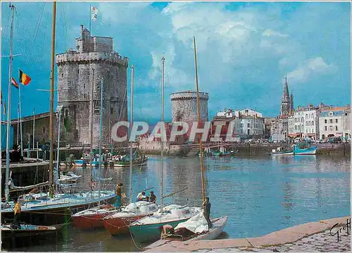 Cartes postales moderne La Rochelle (Chate Mme) Le Port Tour St Nicolas Tour de la Chaine et Tour de la Lanterne