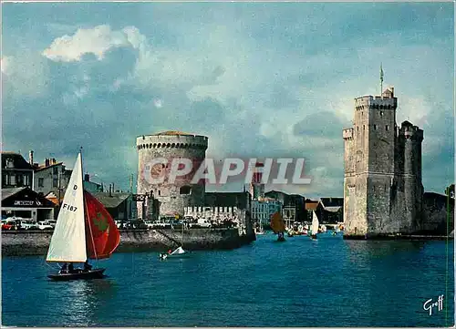 Cartes postales moderne La Rochelle (Chte Mme) Sortie du Port Tour Saint Nicolas et Tour de la chaine