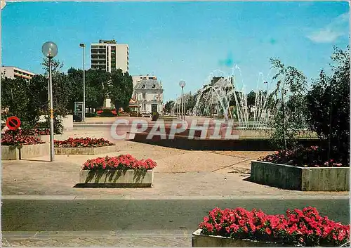 Cartes postales moderne Les Sables d'Olonne (Vendee) Place du Poilu de France le Jet d'eau