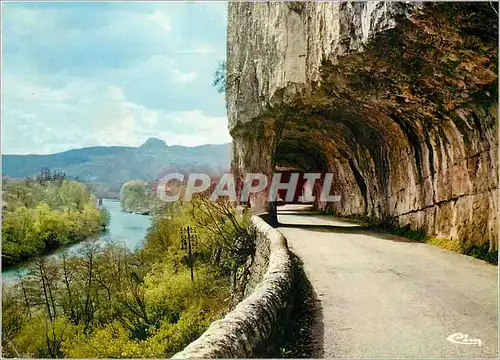 Cartes postales moderne L'Ardeche Touristique Les Defiles de Ruoms la route de Ruoms l'Ardeche et au fond le rocher de S