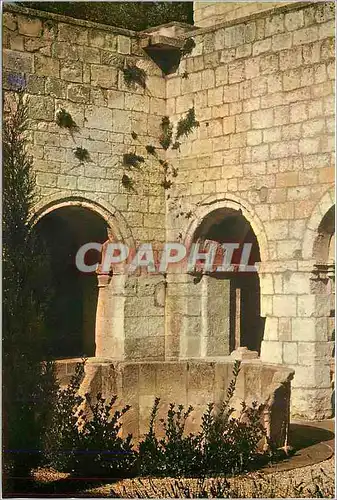 Cartes postales moderne La Rouqe d'Antheron (B du Rh) Abbaye de Silvacane Le puits dans un angle du cloitre