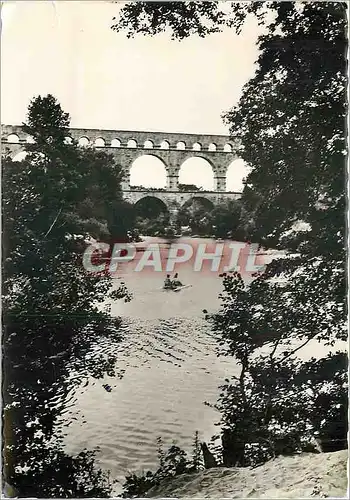 Cartes postales moderne Le Pont du Gard Aqueduc Romain Pedalo