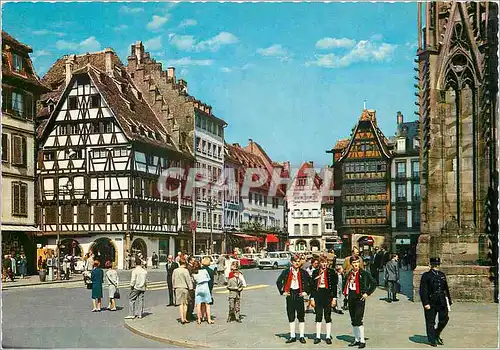 Cartes postales moderne Strasbourg Bas Rhin Place de la Cathedrale Folklore Police Policier