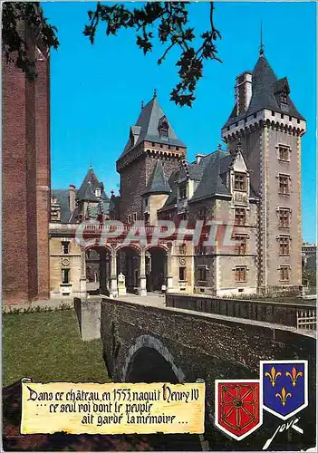 Cartes postales moderne Les Pyrenees Pau Chateau et statue du Roi Henri IV