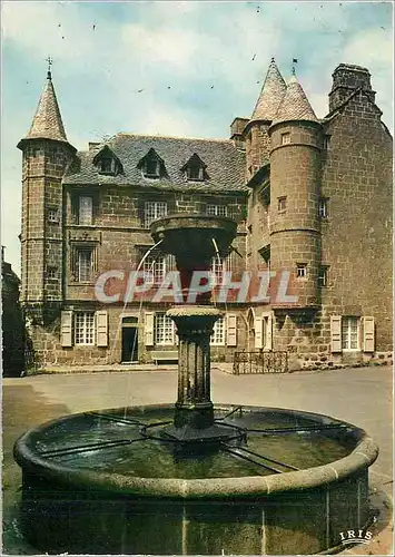 Cartes postales moderne Salers Cantal Ville ancienne Place Tyssandier d'Escous