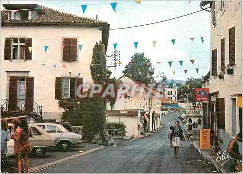 Cartes postales moderne Cambo les bains La rue des Terrasses et du Trinquet au fond la Mairie