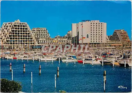 Cartes postales moderne La Grande Motte Herault Le port de plaissance et front de mer