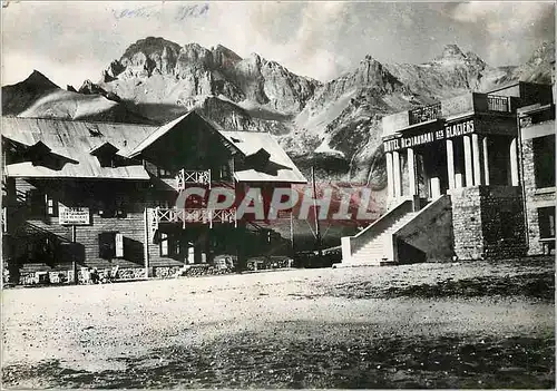 Cartes postales moderne Alpes du Dauphine Le Col du Lautaret L'Hotel des Glaciers et au fond le Grand Galibier