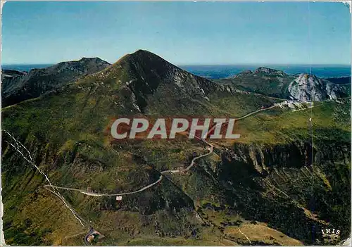 Cartes postales moderne Le Puy Mary et le Carrefour du Pas de Peyrol vus de ciel