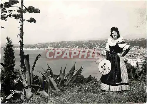 Cartes postales moderne Nice AM Vue d'ensemble sur la Baie des Anges et la Promenade des Anglais Folklore