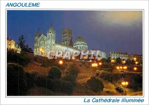 Cartes postales moderne Angouleme Charente La Cathedrale illuminee et les remparts
