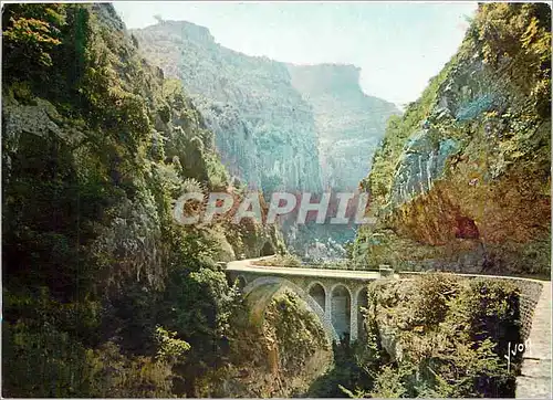 Cartes postales moderne Gorges du Loup Alpes Maritimes Pont enjambant le Loup d'ou l'on a une vue