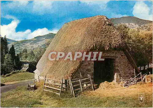 Cartes postales L'Auvergne pittoresque Vieux buron au toit de chaume